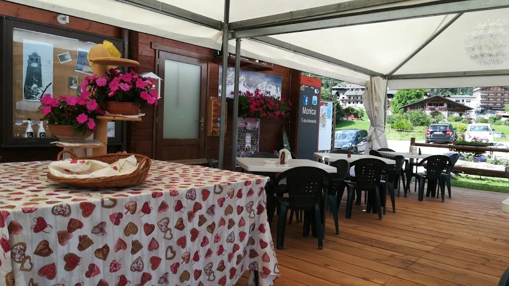 zwar bar restaurant in Forni di Sotto