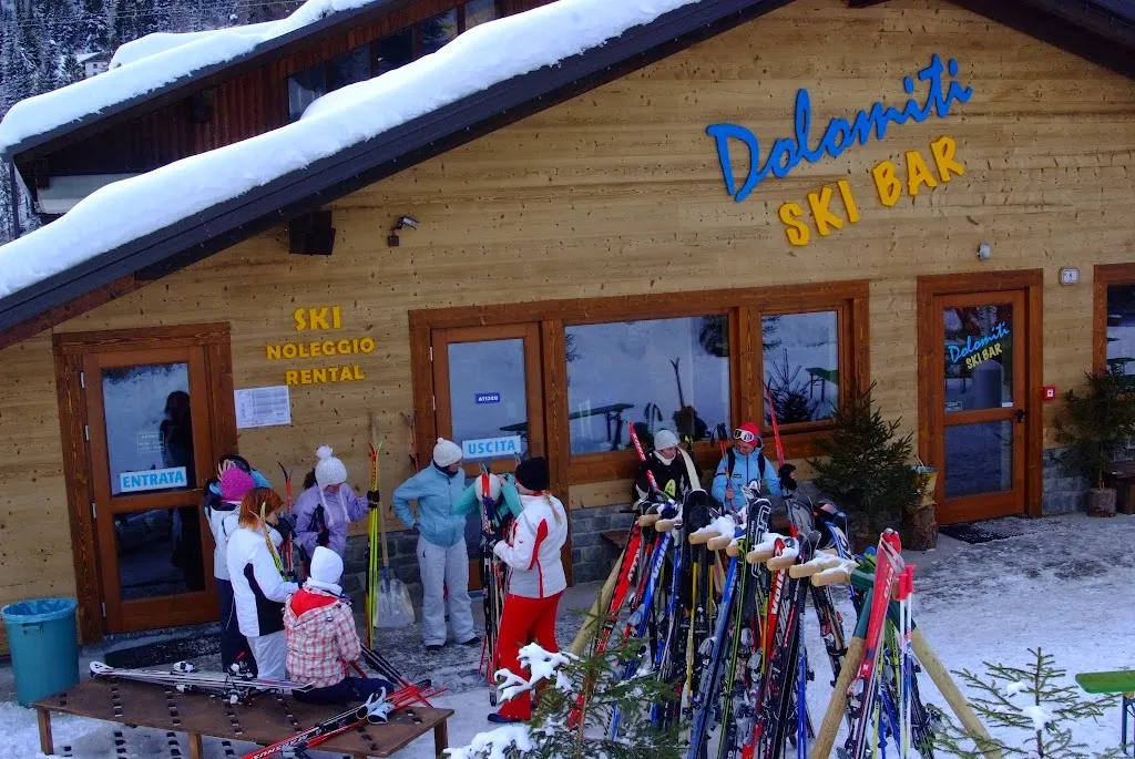 Grill Dolomiti Ski Bar - Noleggio Ski Rental restaurant in Forni di Sopra