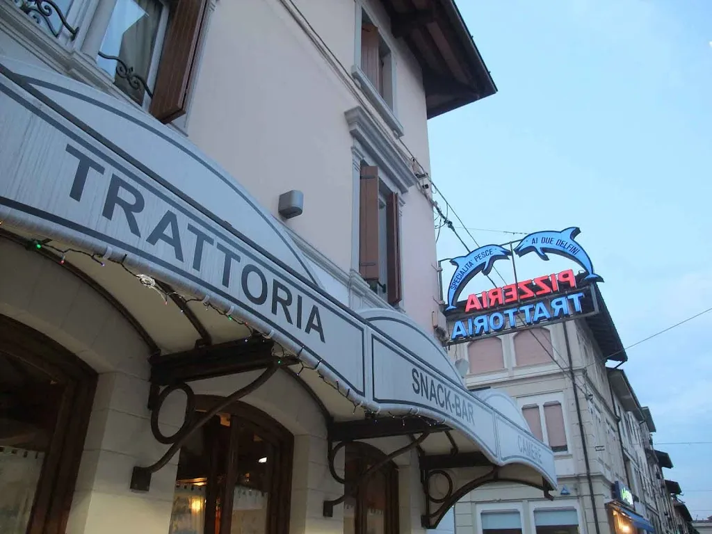 Ai Due Delfini_Ialmicco_slider_image_1