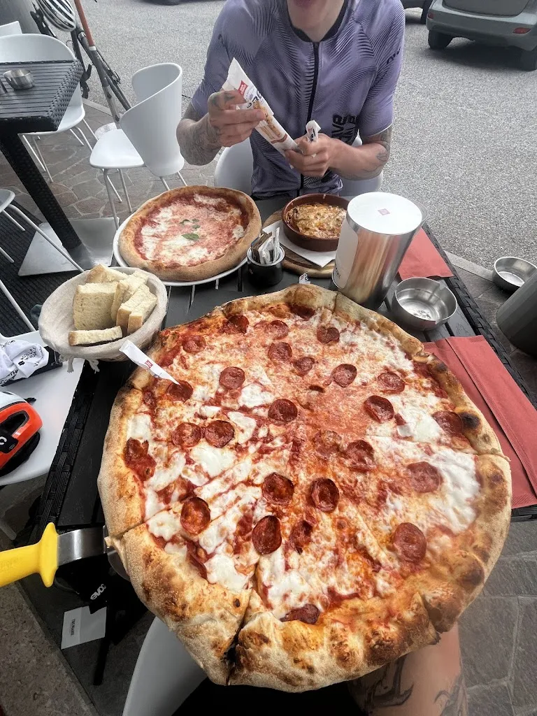 Nika U_Da lilly_Gemona_review