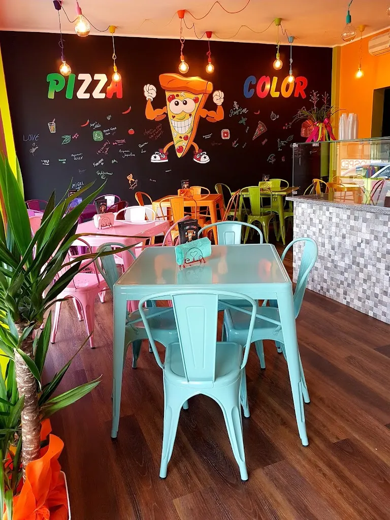 Pizza color restaurant in Gemona