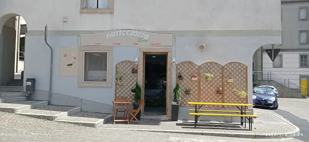 Pasticciotto Pinsa Kebab panuozzi piadine restaurant in Gemona