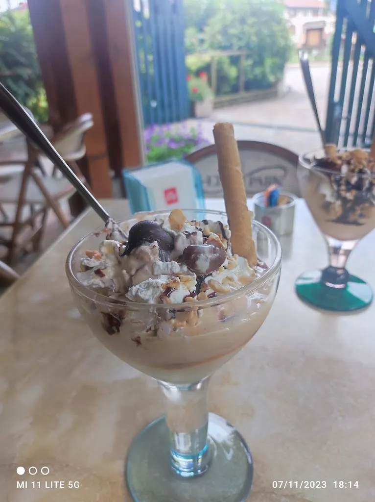 emily panganiban Almoro (Diwatangpuyat)_Gelateria Eden Park_Gemona_review