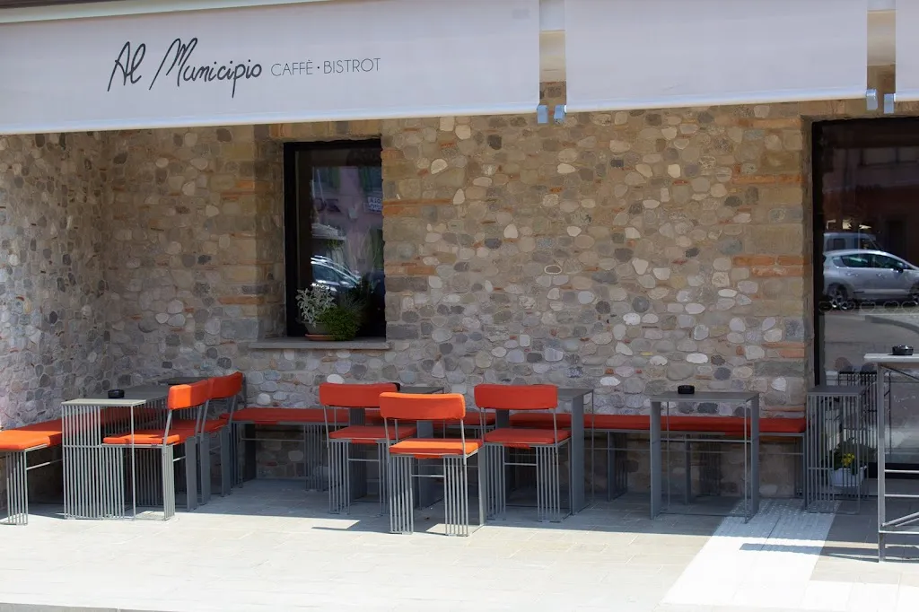 Al Municipio Caffè Bistrot restaurant in Lauzacco
