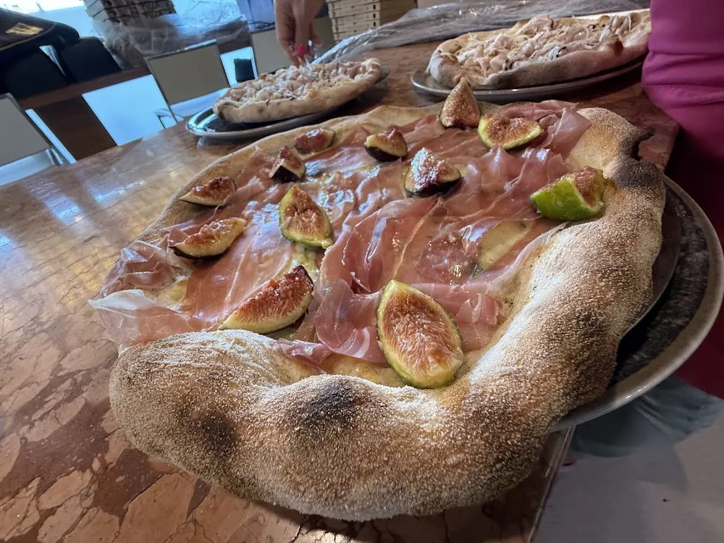 Custom Pizza_Latisana_slider_image_3