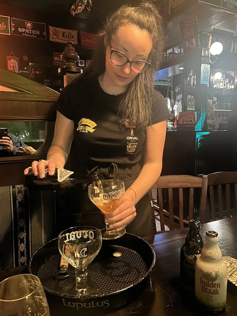 Frank Lorentzon_Lord Byron Pub_Latisana_review