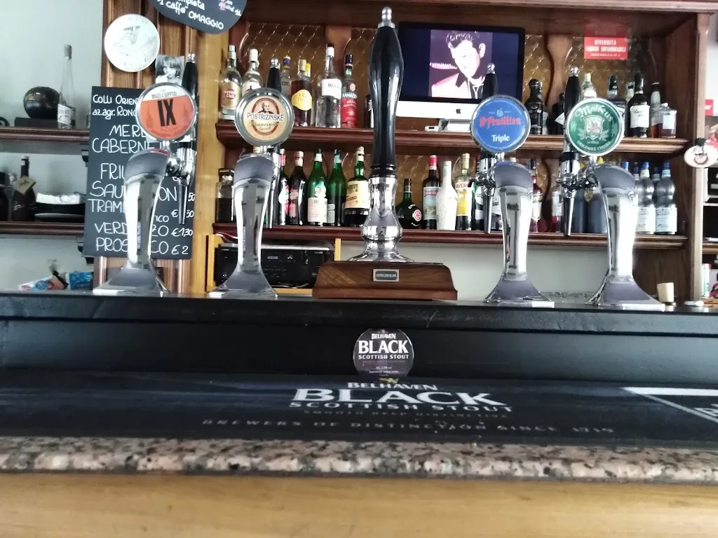 Bar Merlino restaurant in Moggio di Sotto