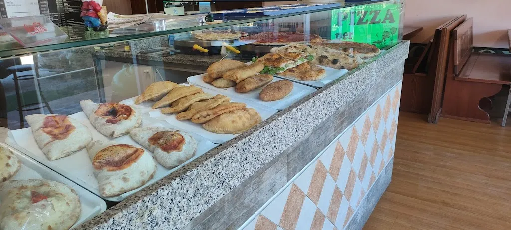 Ghiottone Pizza d'asporto restaurant in Pertegada