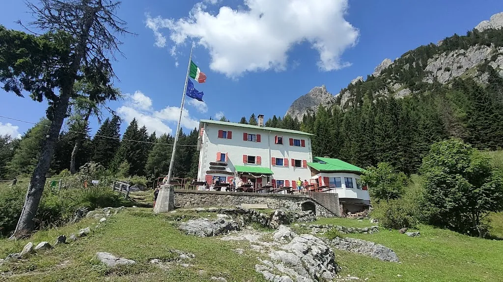 Raffaele Amadi_Brothers De Gasperi refuge_Pieria-Prato Carnico_review