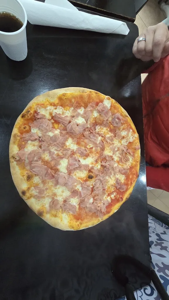 Pizzeria Da Enzo_Pocenia_slider_image_3