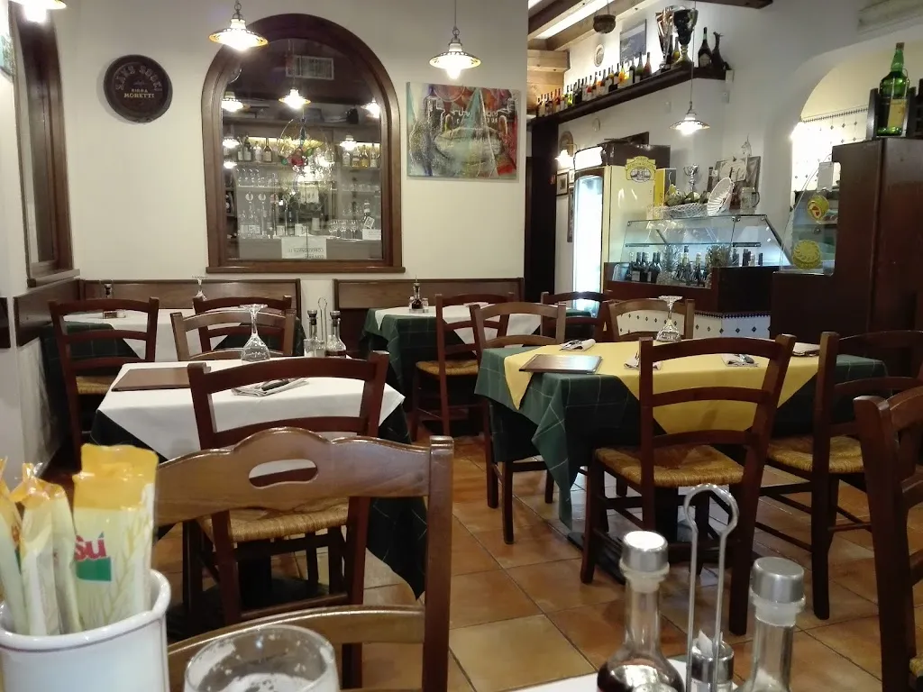 Holiday restaurant in Pieris