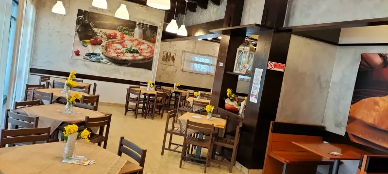 Pizzeria Paninoteca La Caraffa restaurant in Pieris