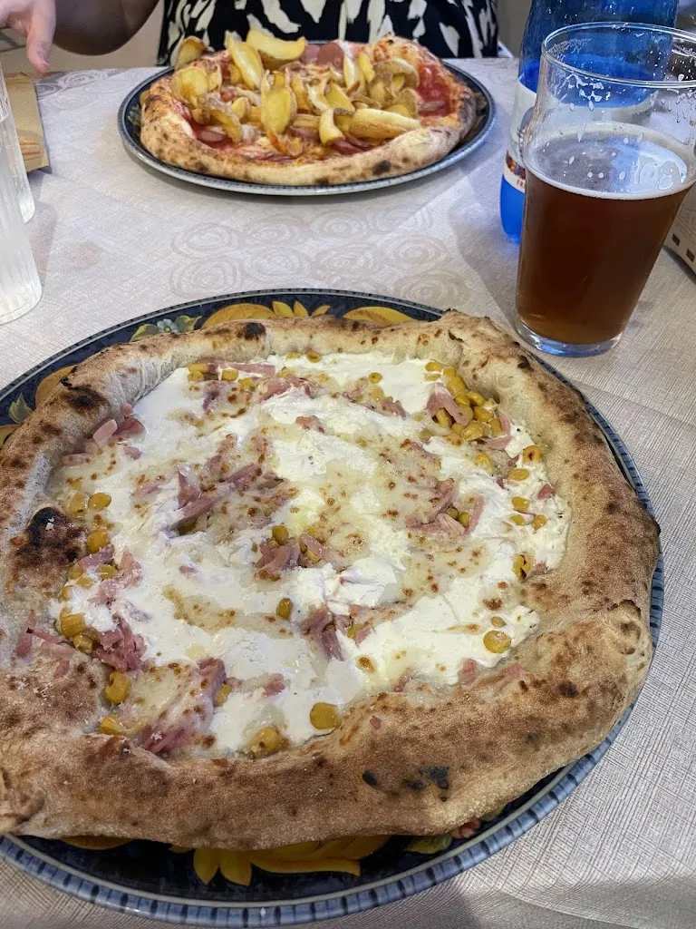 Pizzeria Paninoteca La Caraffa_Pieris_slider_image_3