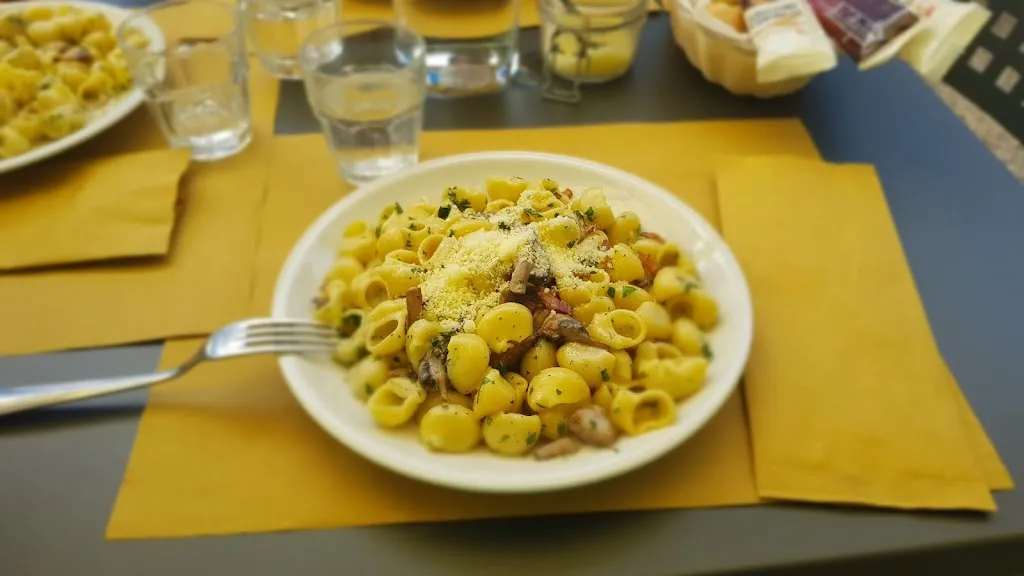 Wieslaw Wisniewski_Bar Buffet Isonzo_Pieris_review