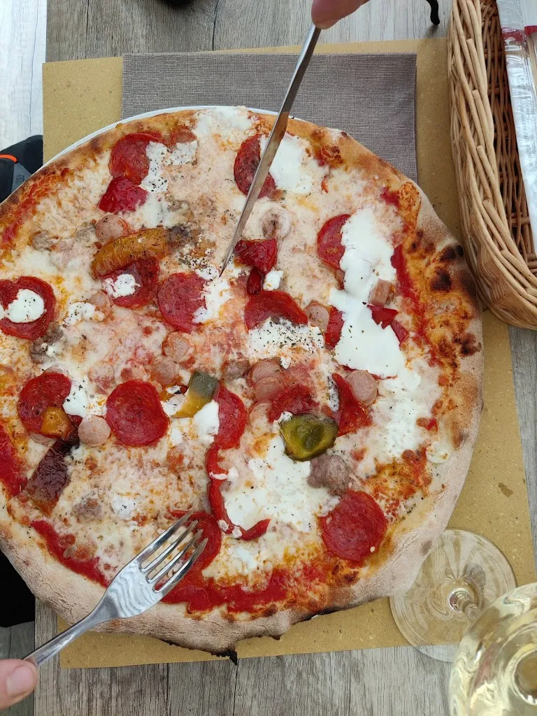 Linda Barkane_Pizzeria Pontafel_Pontebba_review