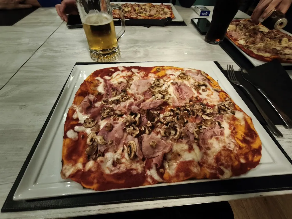 Bar pizzeria Alla Crose_Porcia_slider_image_3