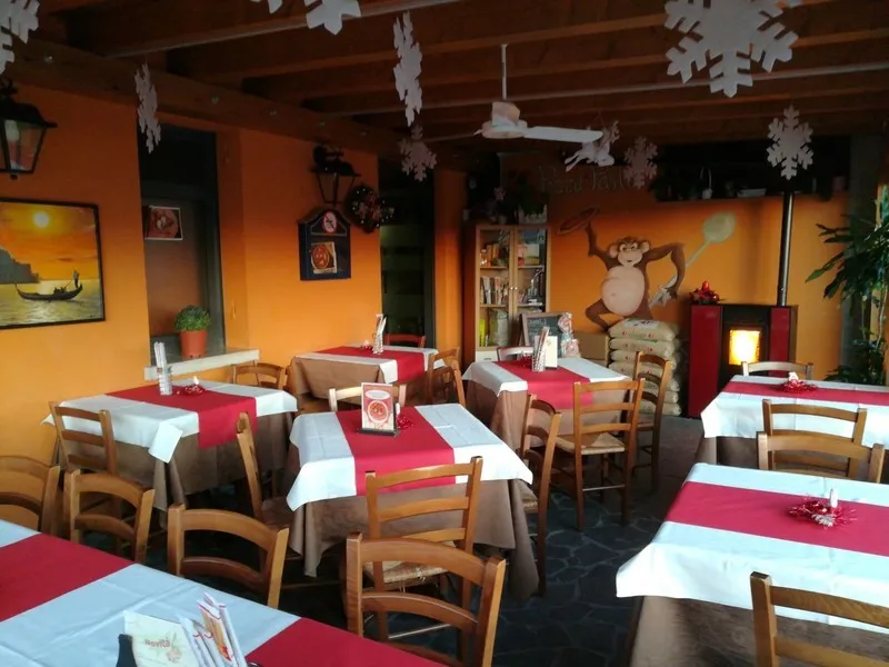 Pizzeria alla Scimmia restaurant in Porcia