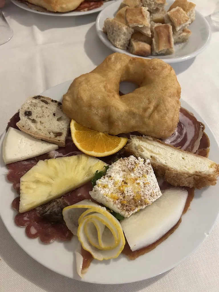 Sonia Iezzi_La Vecchia Collina_Sant'Eusanio del Sangro_review