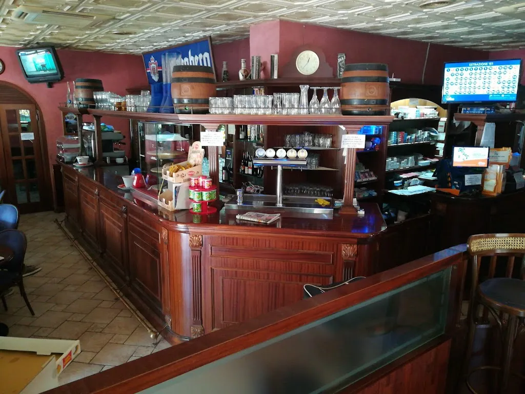 Bar trattoria Cafe' De Paris restaurant in Sant'Eusanio del Sangro