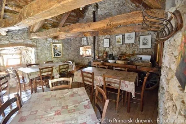 Gabrovec Osmiza_Prepotto_slider_image_3