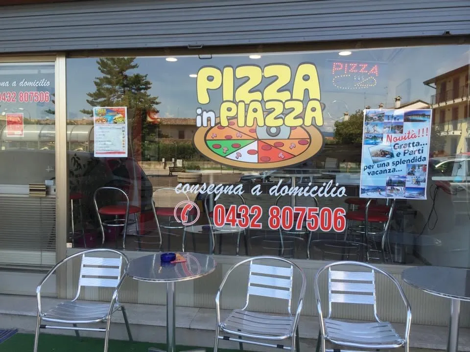Pizza in Piazza di Rodeano restaurant in Rodeano