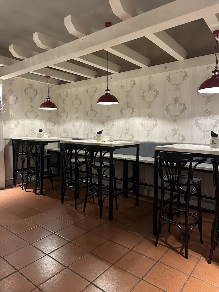 Kaeli Welsh_The Gammon Pub_Roveredo in Piano_review