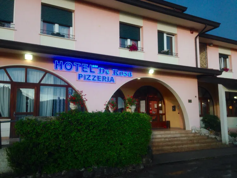 Randall Broome_Hotel De Rosa Garni Pizzeria Rosalba_Roveredo in Piano_review
