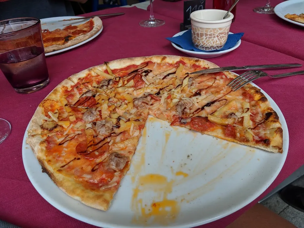 Ana Gomez_Pizzeria @more_Sacile_review