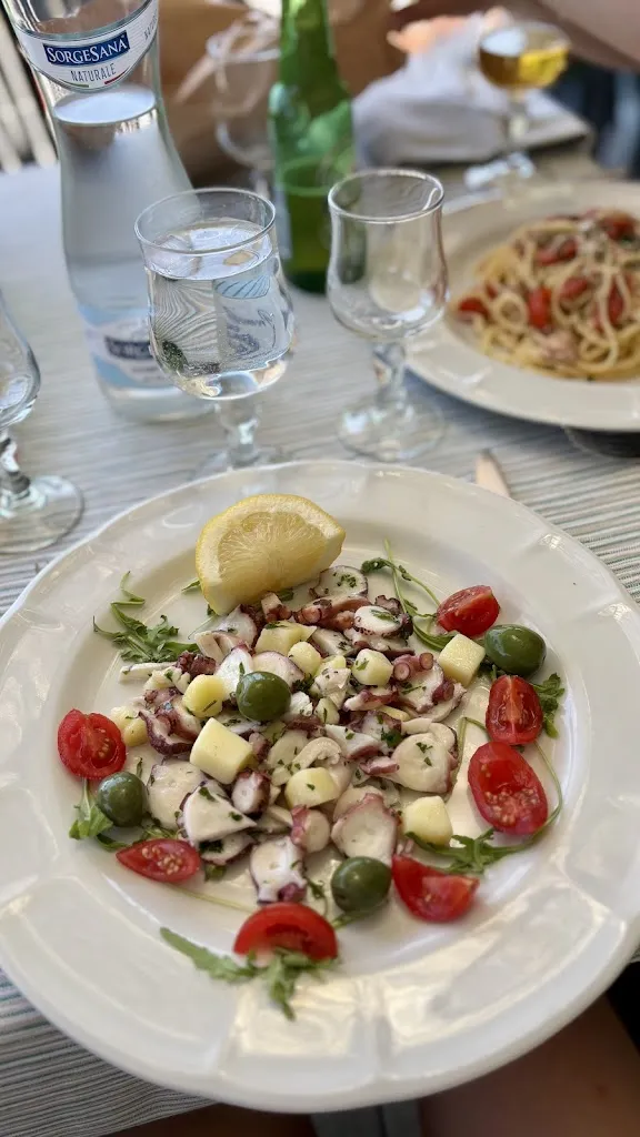 Ada_La Rosa_Rosa_review