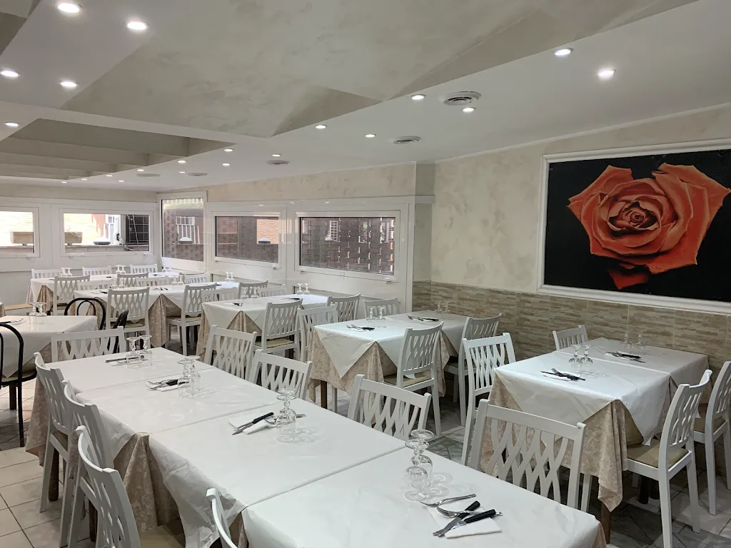 Ristorante pizzeria La rosa rossa forno a legna_Rosa_slider_image_1