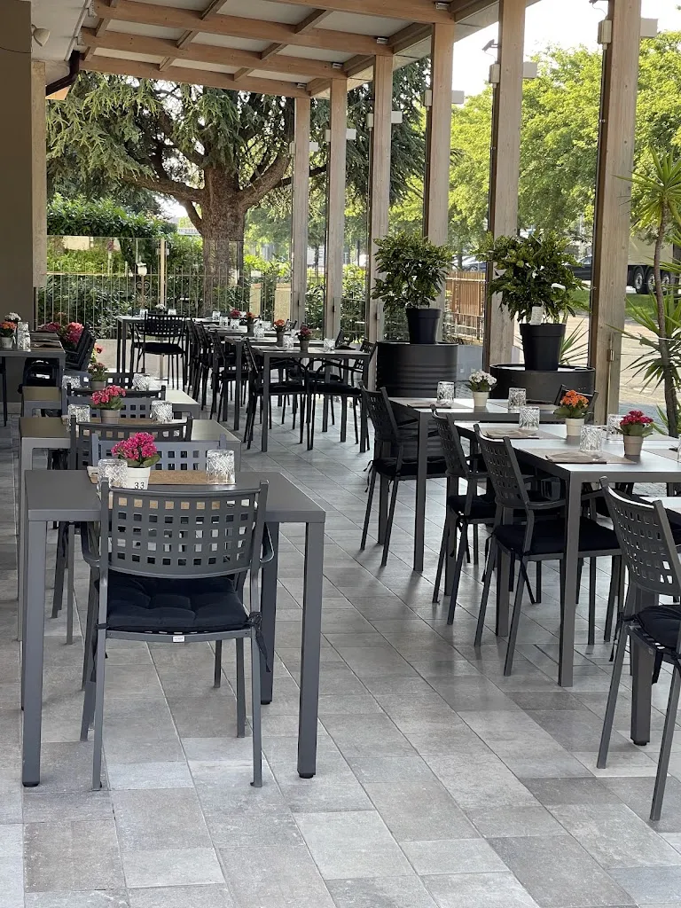 Pizzeria Vince restaurant in Rosa