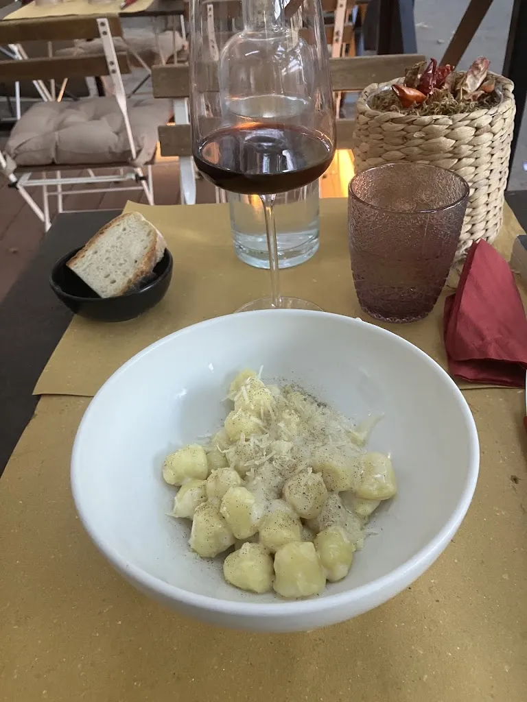 Ffion Davies_MASTO a Testaccio I Roma_Rosa_review