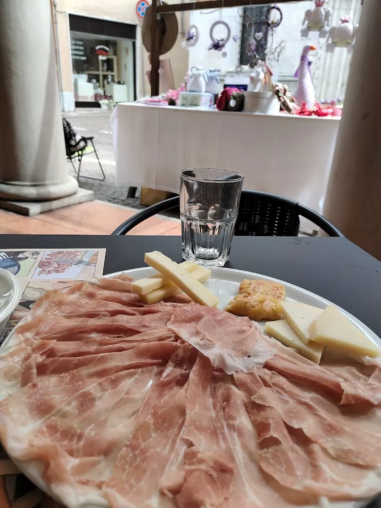 Katja žugman_Bar Municipio_San Daniele del Friuli_review