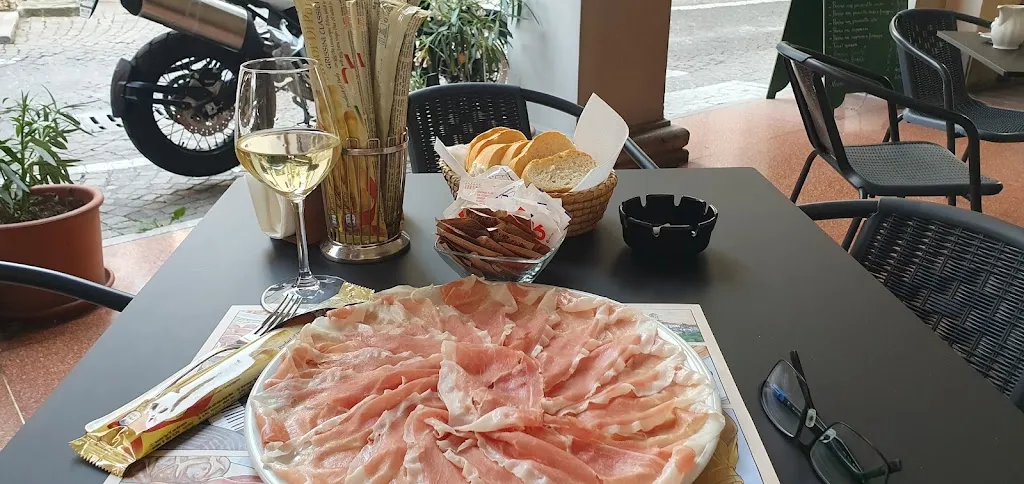 simone frattini_Bar Municipio_San Daniele del Friuli_review