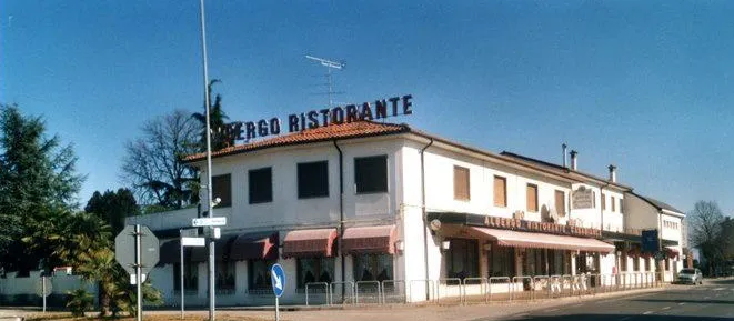 Casa Bianca Pizzeria Ristorante Albergo restaurant in San Vito al Torre