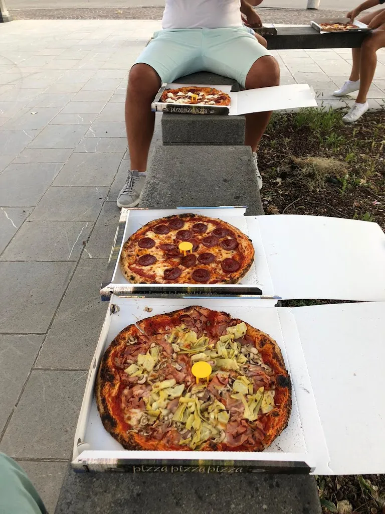 Alexander Oprisan_Pizzeria Da Giova_Santa Maria la Longa_review