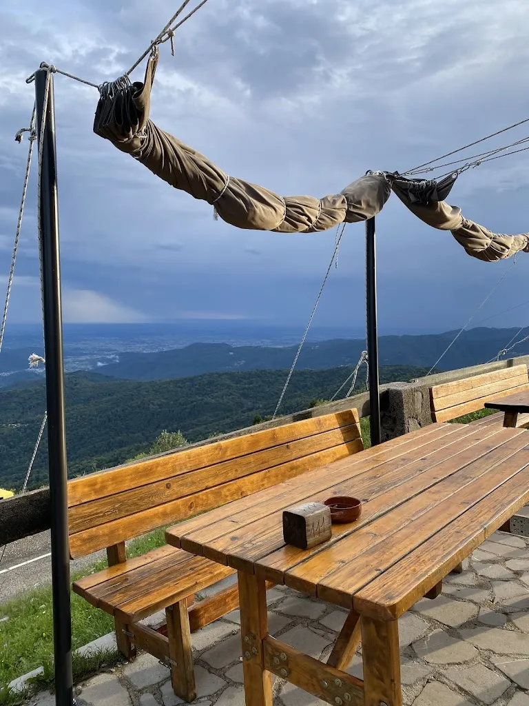 Adriana Gasi_Rifugio Pelizzo_Savogna_review