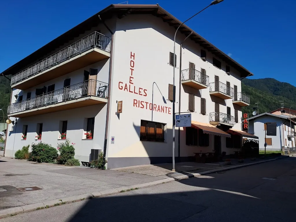 Hotel Galles restaurant in Sutrio