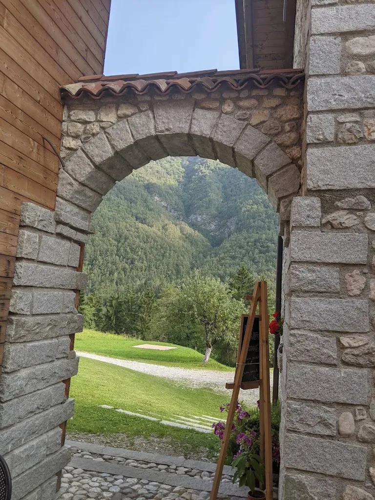 Marcia Breslin-Cantillana_Farmhouse Borgo Titol_Tramonti di Sopra_review