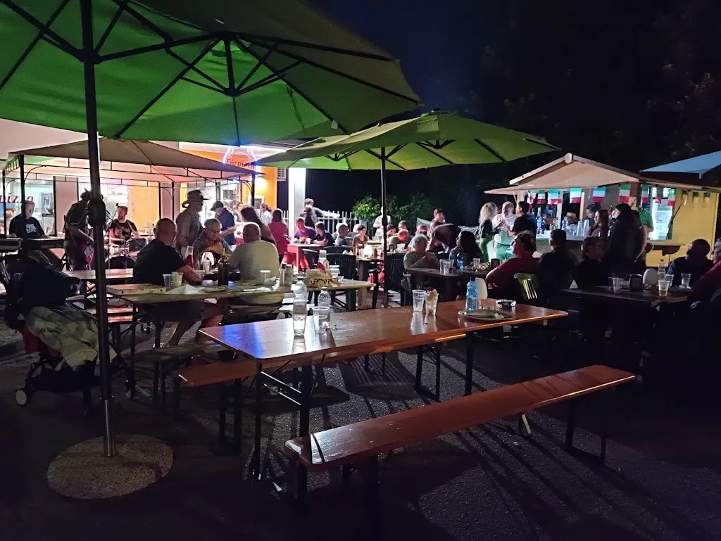 Émilie Woodward_Furpizza_Travesio_review