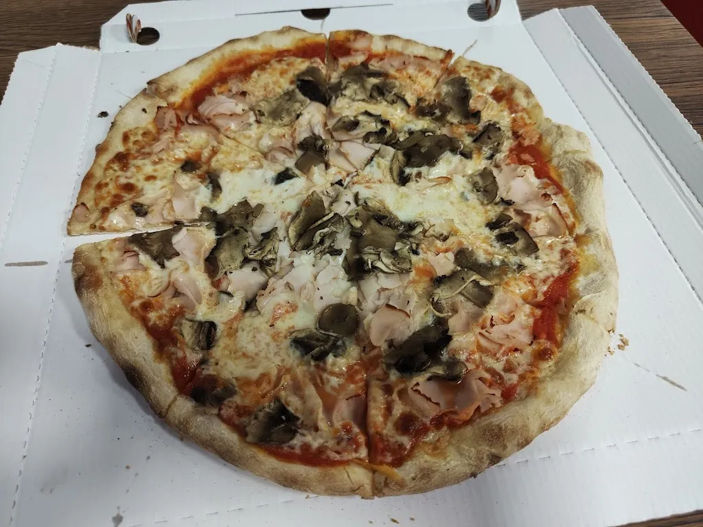 Pizzeria Al Cavallino Pizza & Kebab_Tolmezzo_slider_image_3