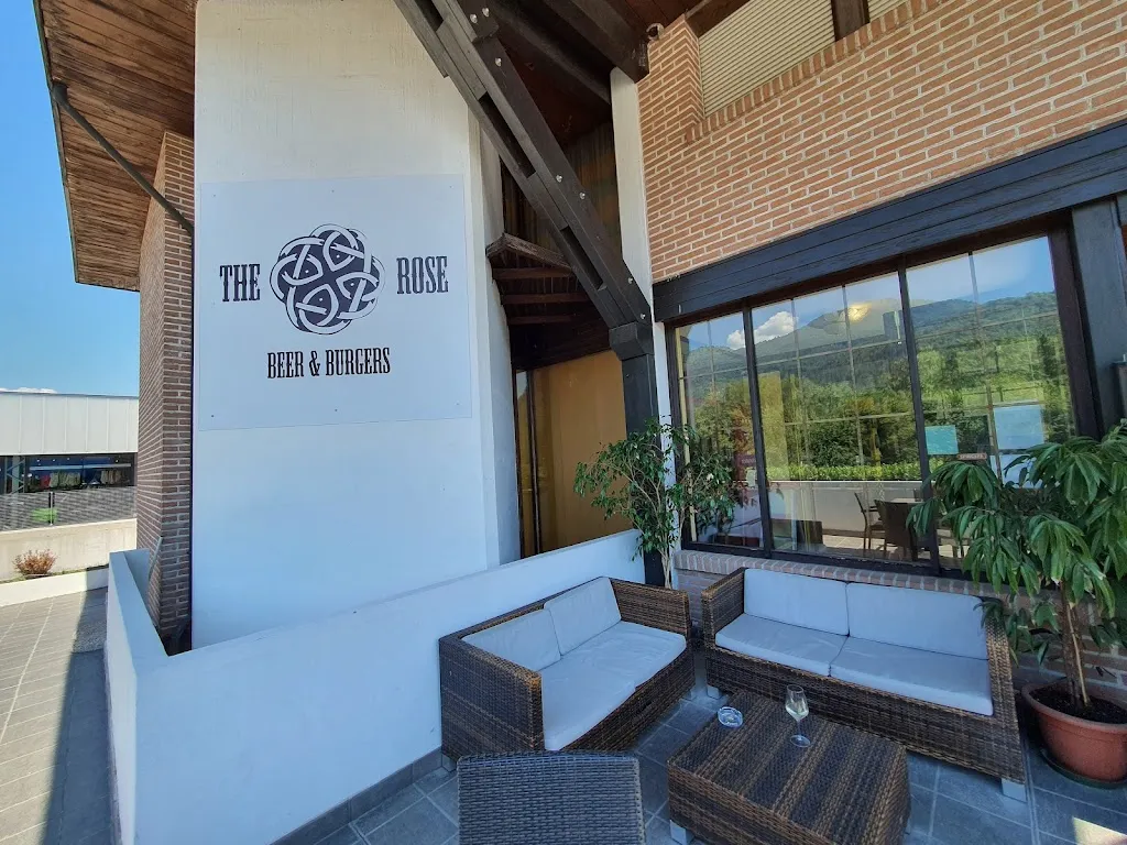 The rose - Beer & Burgers_Tolmezzo_slider_image_2