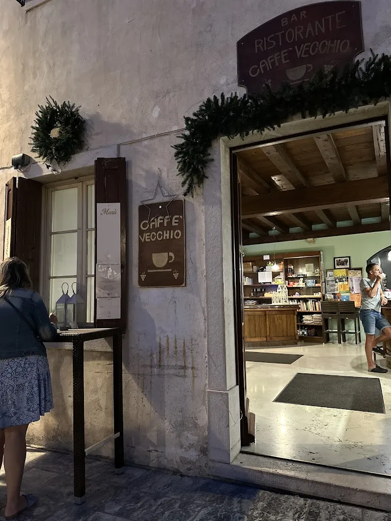 Karoly Gyorgy Kovacs_Bar Ristorante Caffè Vecchio_Venzone_review