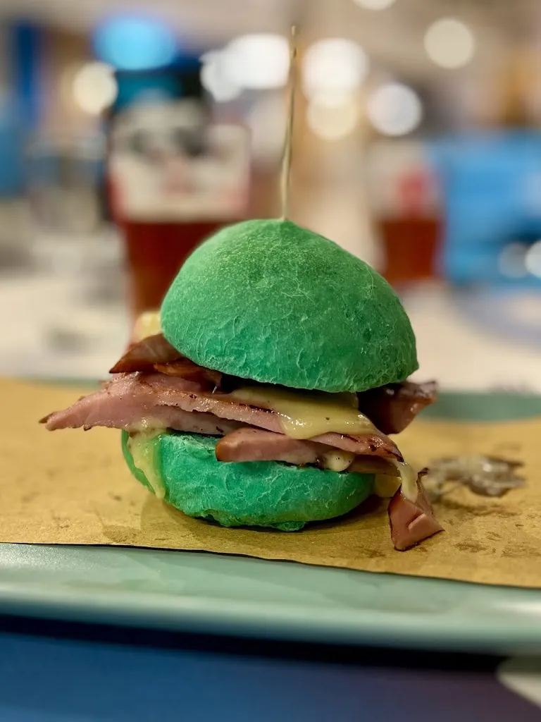 UFO Unusual Fastfood_Villesse_slider_image_2