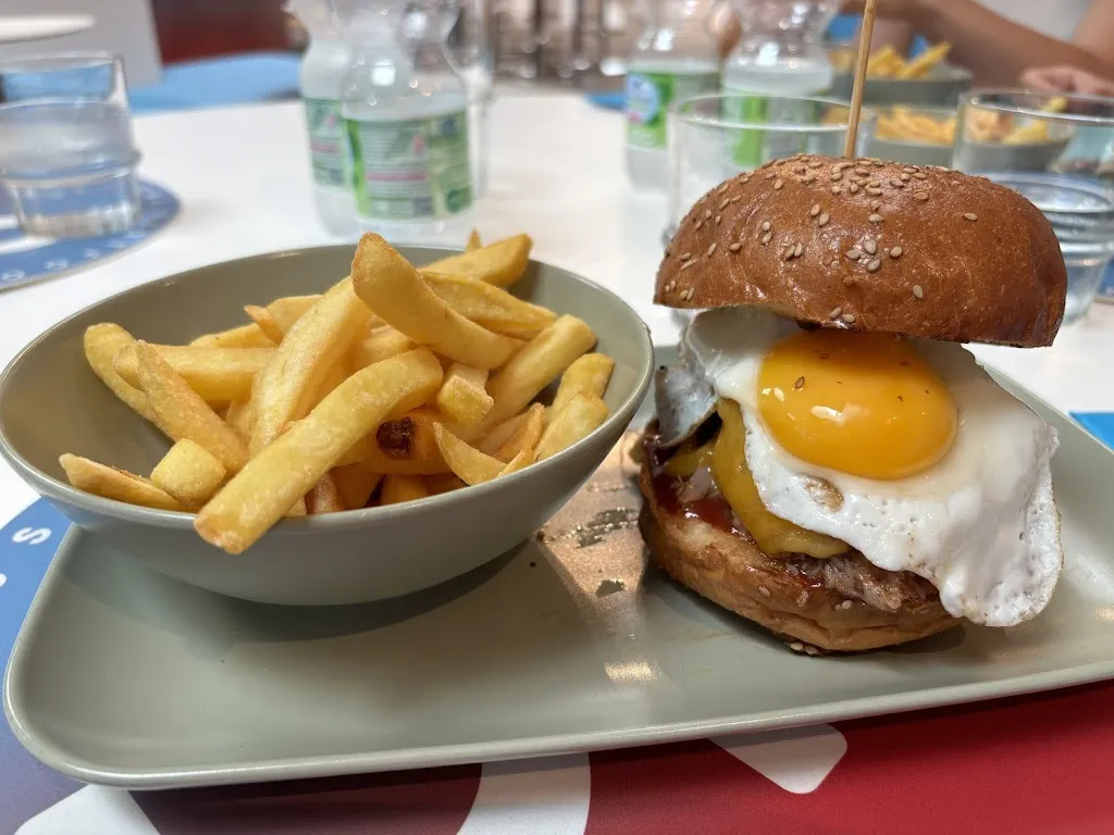 UFO Unusual Fastfood_Villesse_slider_image_3