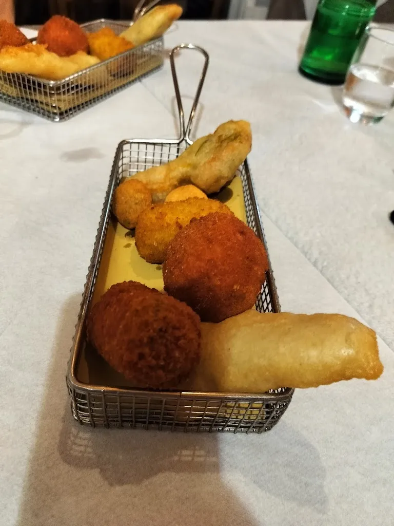 Mirco Migliaccio_Pane e Tulipani_Acilia-Castel Fusano-Ostia Antica_review