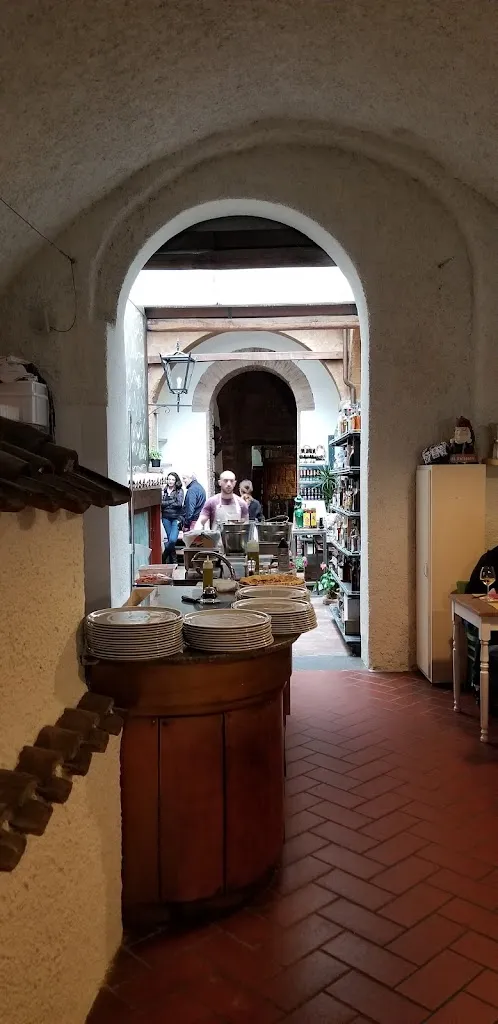 Angelina Paese_Enoteca degli ostinati_Acquapendente_review