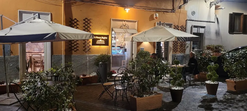 S. Sparrows P._A Piazza Regina 