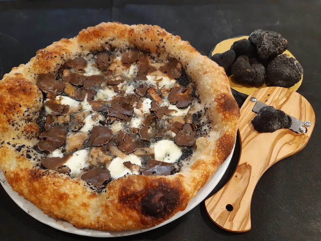 Pizzeria forno a legna Le Fontanelle Di Fantozzi Alessandro_Alvito_slider_image_2