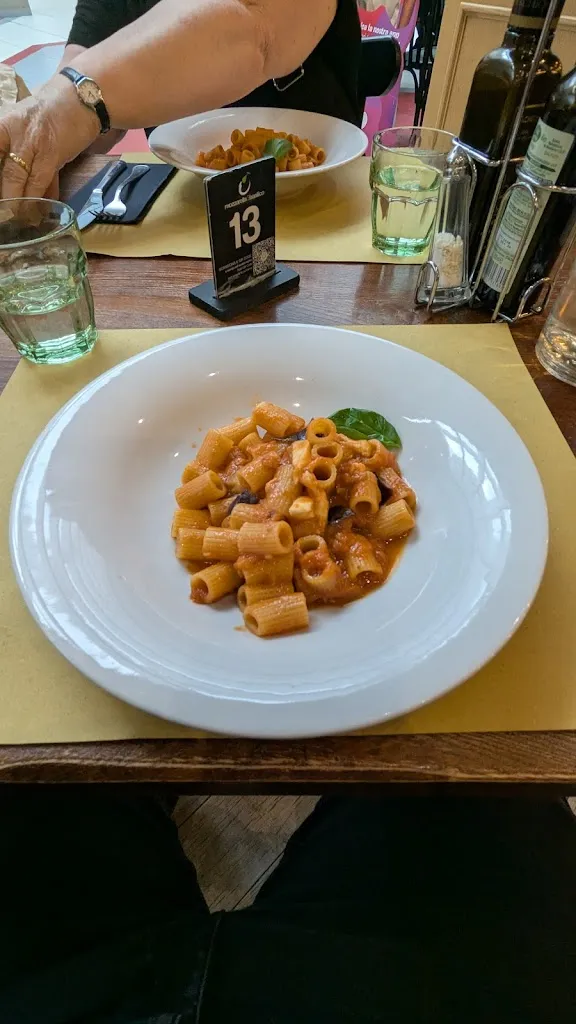 Ashley Price_Mozzarella E Basilico_Albuccione_review